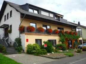 Гостиница Ferienhaus Stülb  Цельтинген-Рахтиг